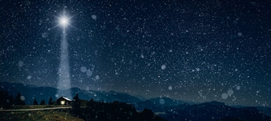 Adventsstjernen symboliserer den som lyste over Betlehem ifølge Bibelen da Jesus ble født, for å lede de tre vise menn rett.
