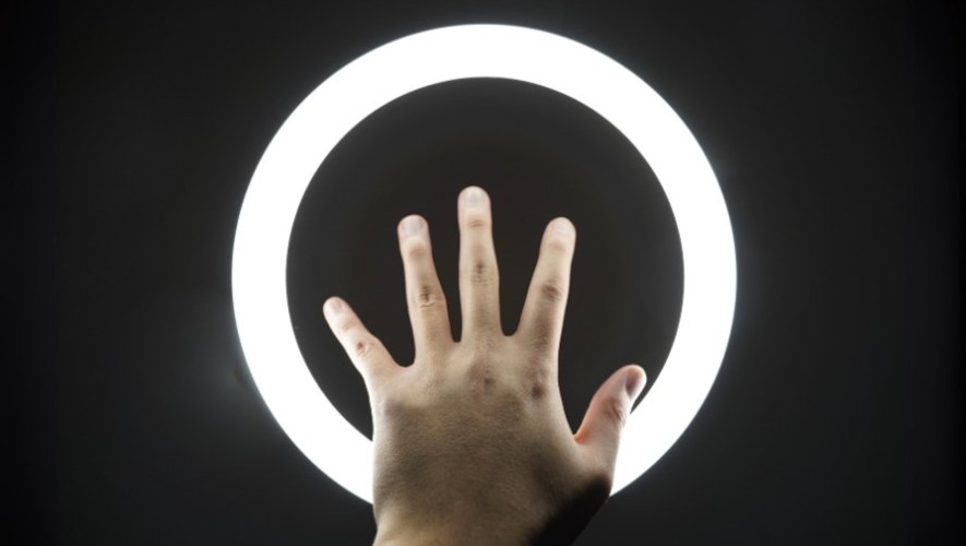 Rund lampe som tennes og slukkes ved touch